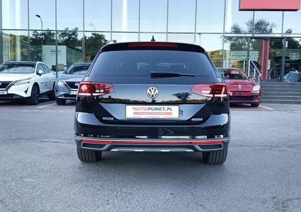 Volkswagen Passat cena 117900 przebieg: 140470, rok produkcji 2020 z Gryfino małe 631